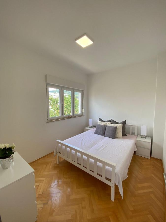 Apartment Milena Kastela Mit Whirlpool Esterno foto